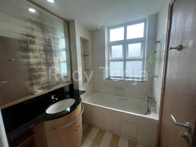 3 Bed Condo for Sale in  Summerhill - Image 3